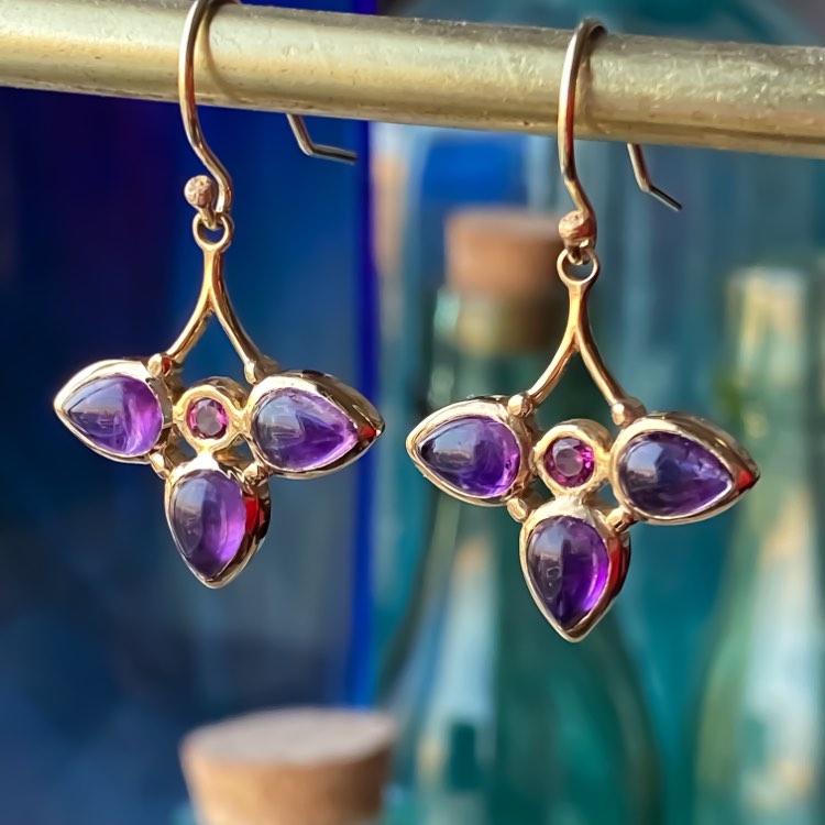 Boucles d'oreilles pendantes en or 14 carats avec améthyste violette et tourmaline rose