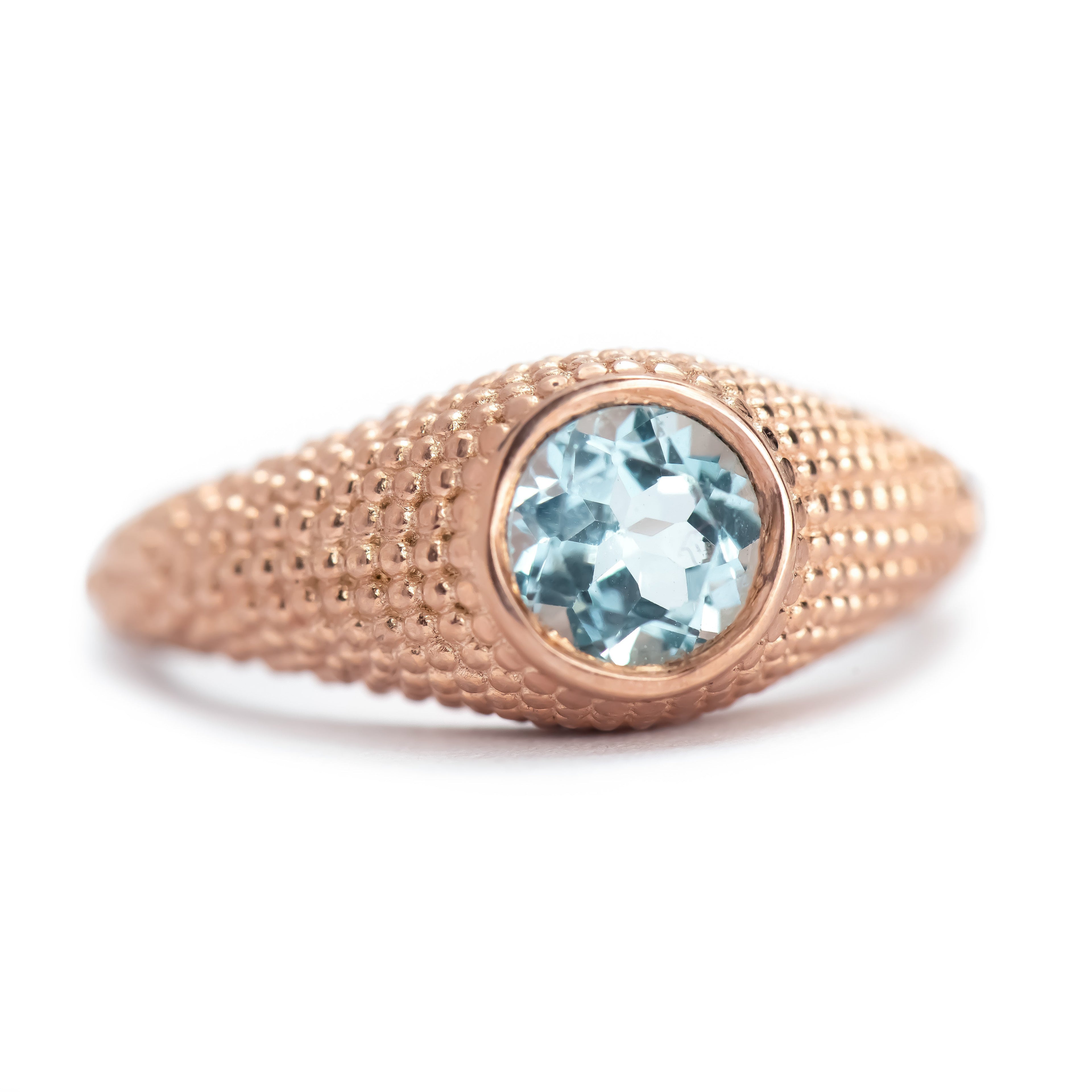 Nubia Ring aus Roségold mit rundem blauem Topas, Größe 7,5 (US)