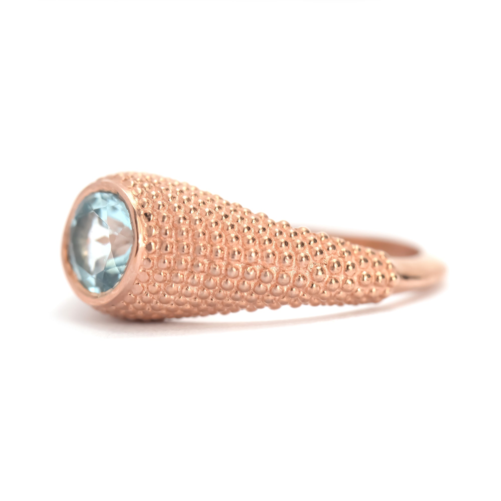 Nubia Ring aus Roségold mit rundem blauem Topas, Größe 7,5 (US)