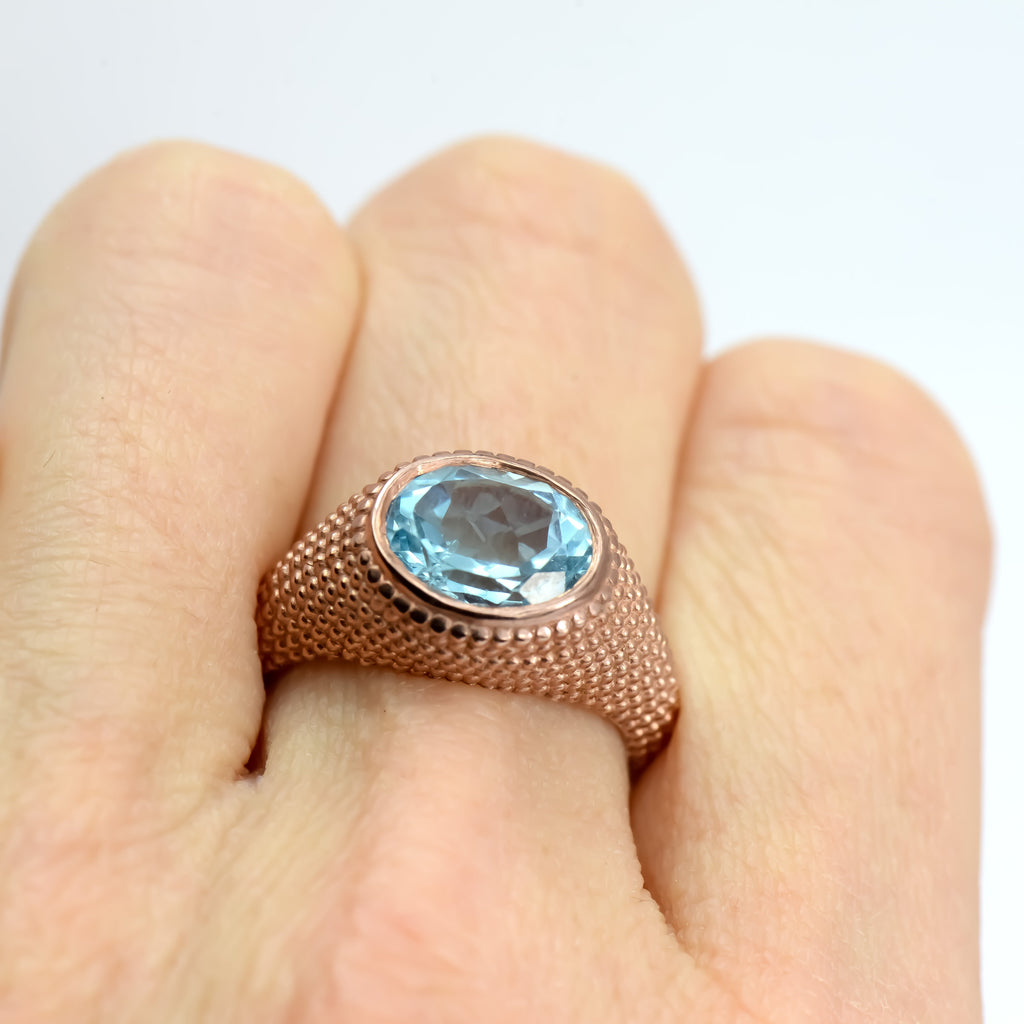 Bague Nubia ovale en or rose et topaze bleue, taille 7 US
