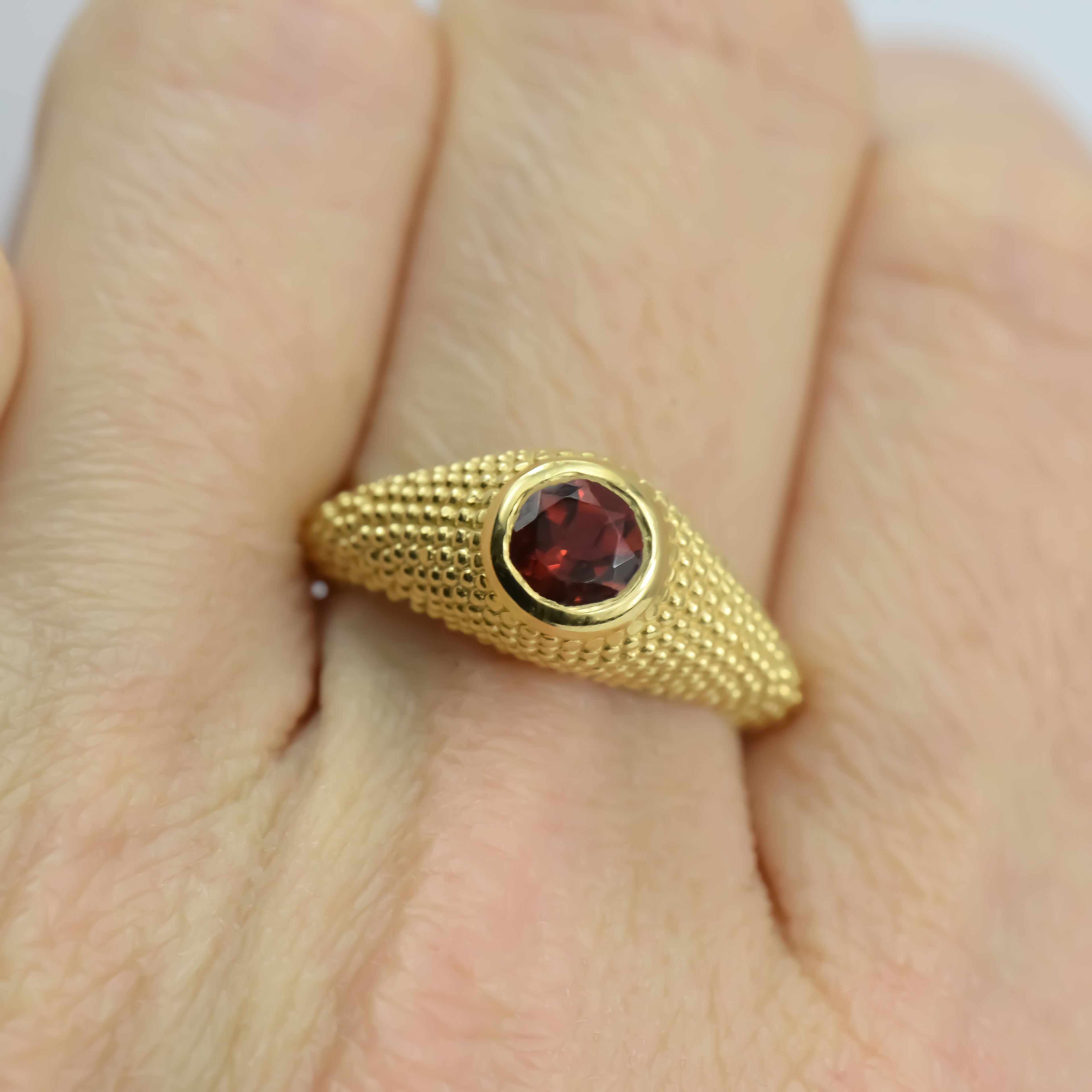 Bague Nubia en or jaune avec topaze rouge ronde, taille 7 US