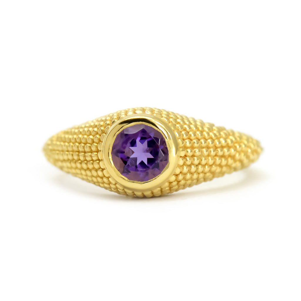 Nubia-Ring aus Gelbgold mit rundem Amethyst, Größe 7,25 (US)