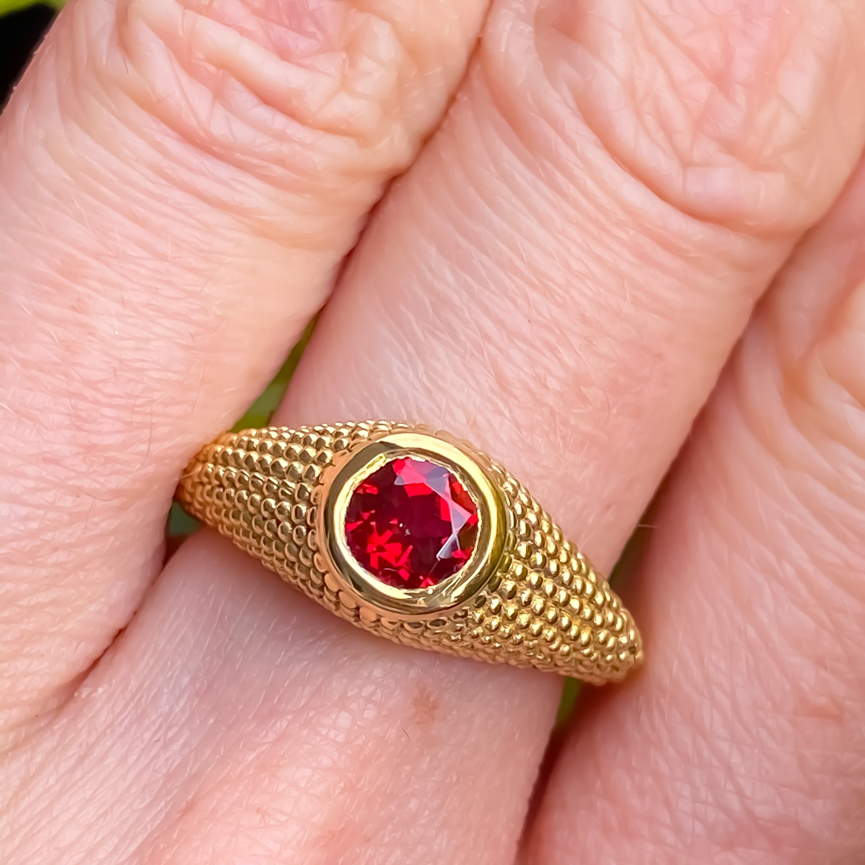 Bague Nubia en or jaune et topaze rouge ronde, taille 7,5 US
