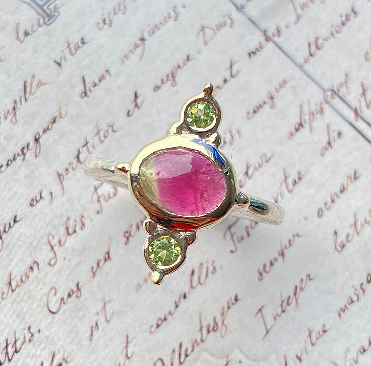 Ring aus 14-karätigem Gelbgold und Sterlingsilber mit Wassermelonen-Turmalin und Peridot, Größe 7US