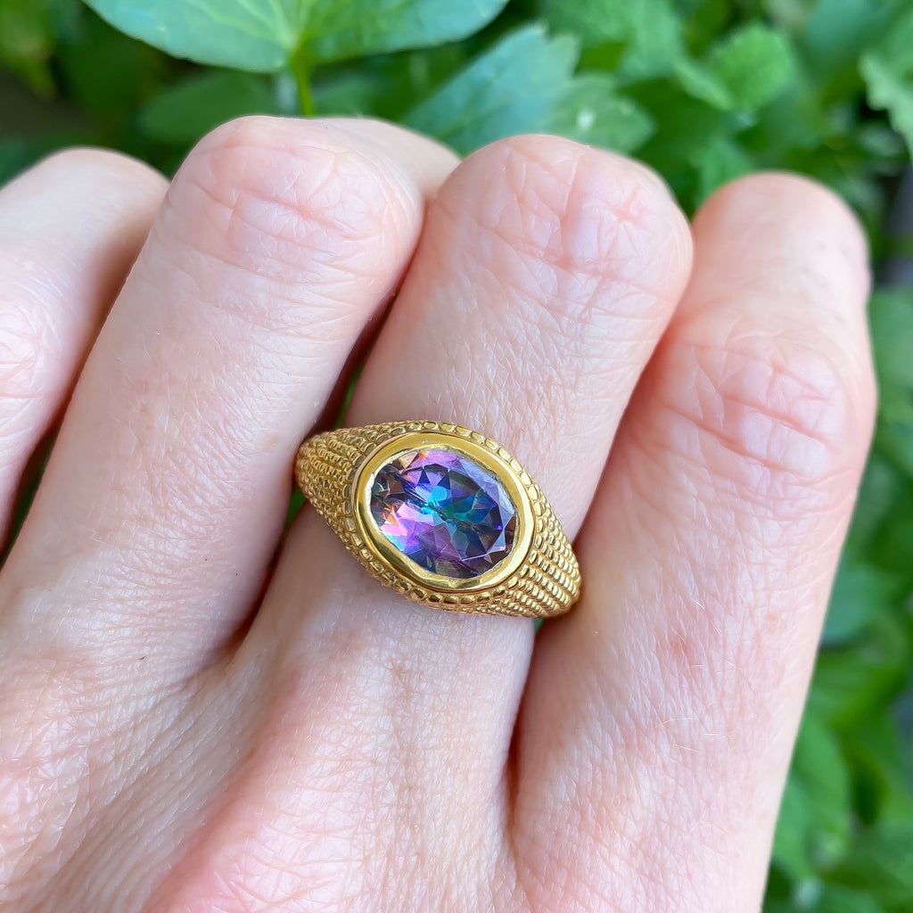 Nubia Oval Purple Mystic Topaz Gelbgoldring Größe 7US