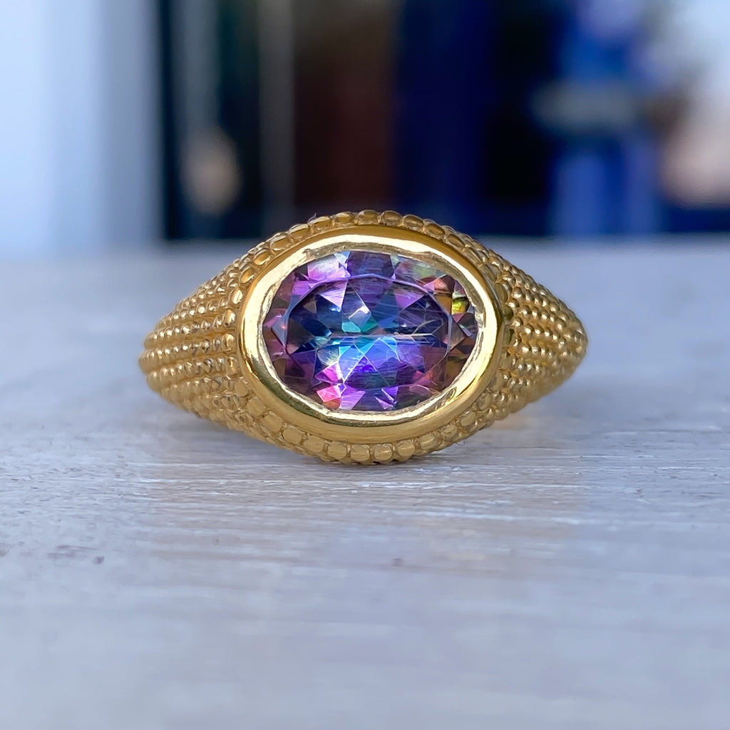 Nubia Oval Purple Mystic Topaz Gelbgoldring Größe 7US