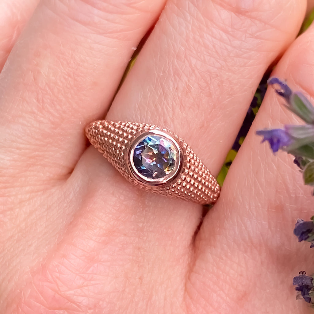 Nubia Round Garden Ring mit blauem Topas in Roségold, Größe 7,25 (US)